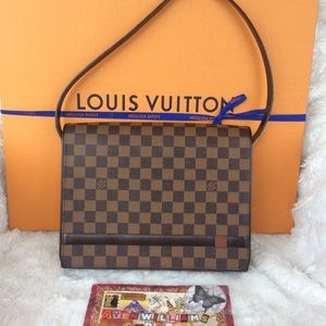 🔴SOLD🔴Authentic Louis Vuitton TriBeCa